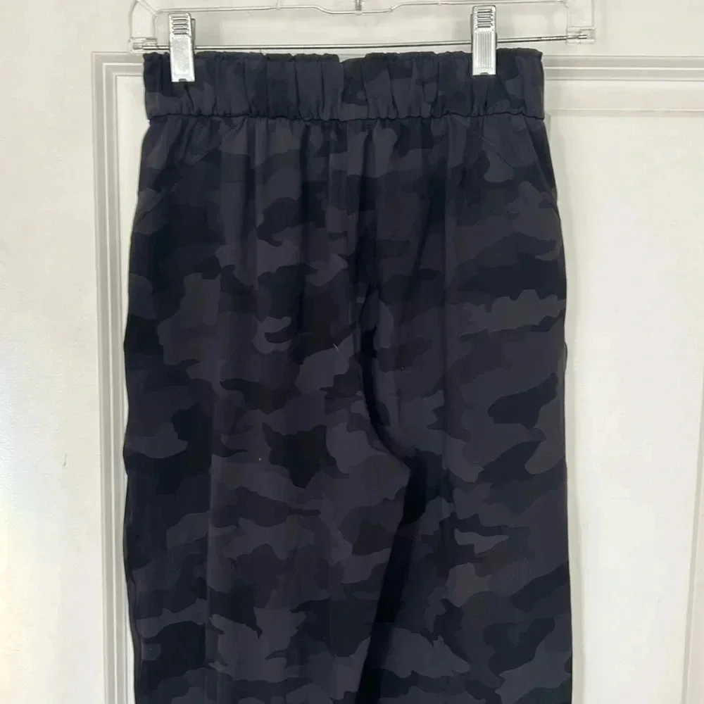 Lululemon Keep Moving Pant size black 4 High-Rise Incognito Camo Athletic